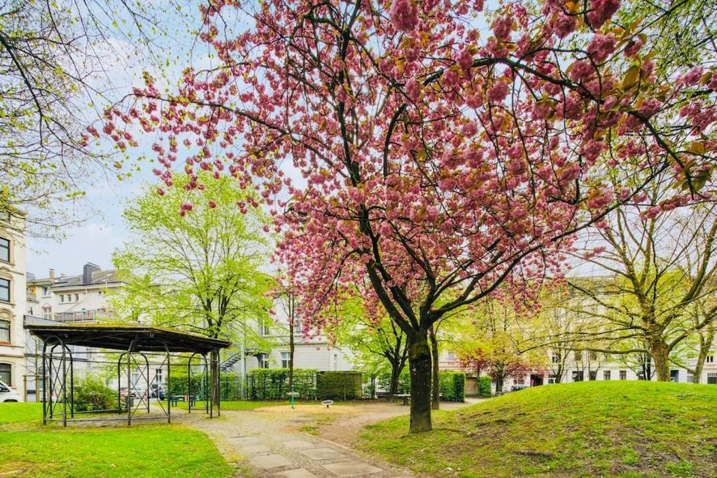 Wuppertaler Altbau-Traum Gutenberg - Naehe Dus & Dortmund & Koeln & Essen Apartment Bagian luar foto